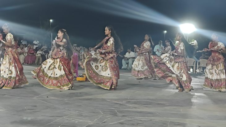 Garba Competition: Organised by Nari Utkarsh Sansthan, St. Paul's team ...