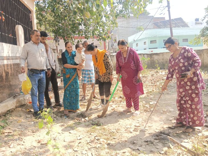 Kanpur News | Krishna Nagar Residents Clean Park Amid Garbage Crisis