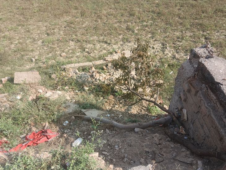 Hamirpur News | Chhibauli Village Temple Wall Collapse Risk; villagers ...
