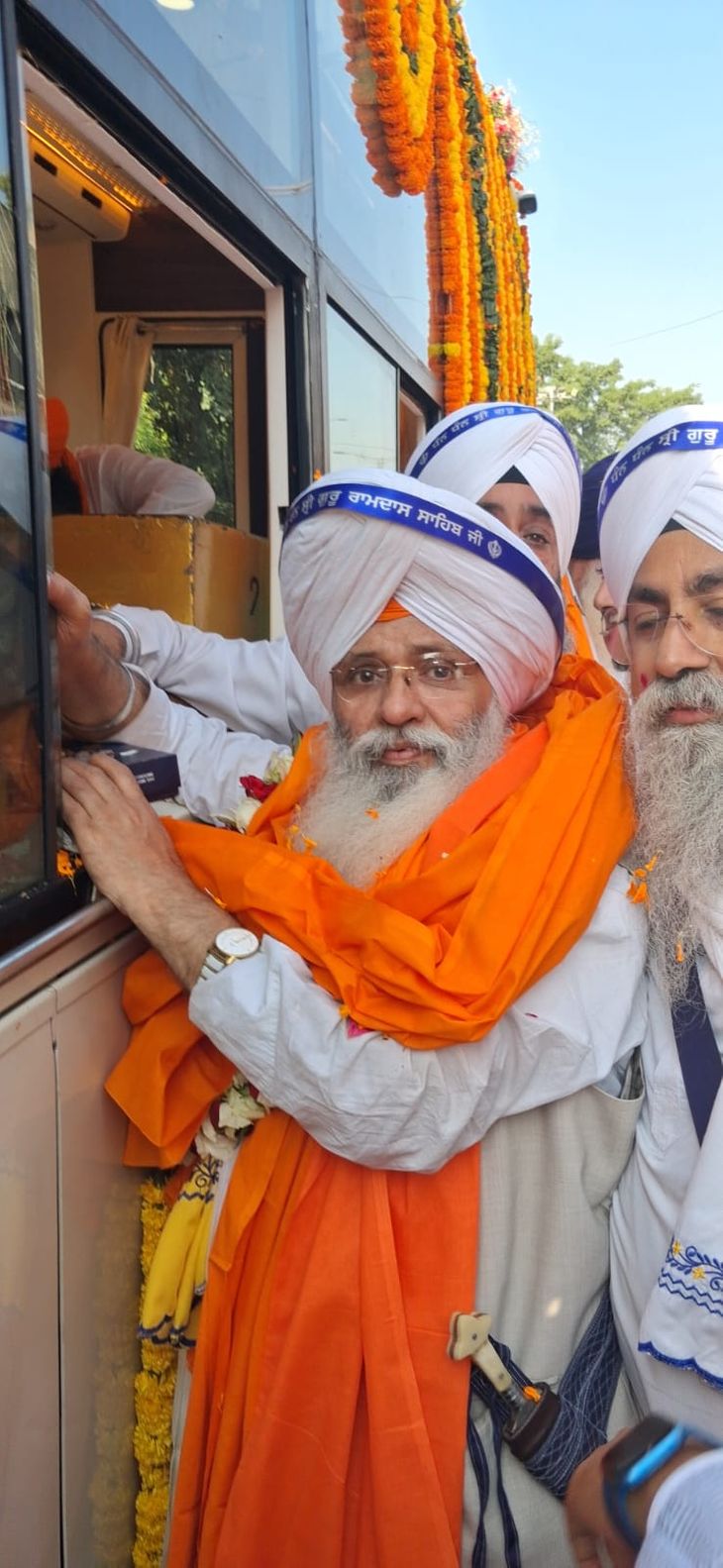 Bibi Kaulaan Ji Welfare Center Trust showered flowers on the Nagar Kirtan.