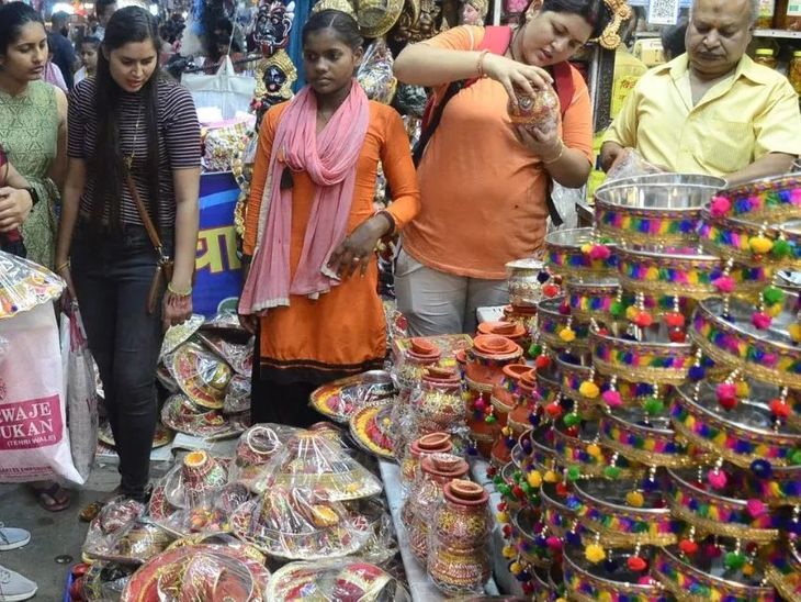 Karwa Chauth Preparations in Ward 71 | Women Shop for Puja Items