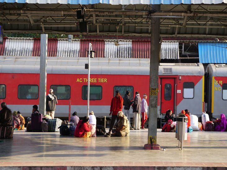 : Waiting for sleeper in Patna train reached 123, in third AC also it ...