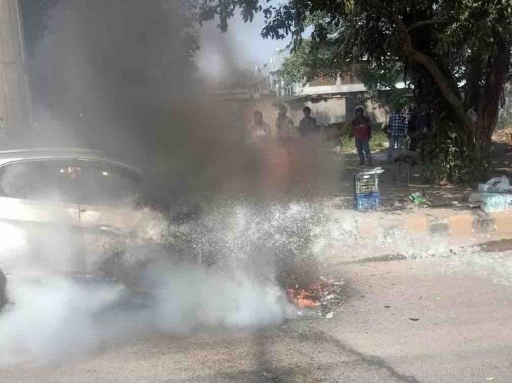 Ghaziabad Car Fire | Tata Nexon Catches Fire In Sahibabad; Driver Safe