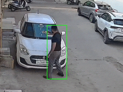सायरन के लगातार शोर से तंग पड़ोसी ने कार जलाई:पहले पेट्रोल डालकर आग लगाई फिर वीडियो बनाया, गुजरात के मोरबी का मामला