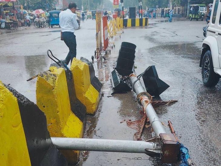 Sasaram Post Office Chauraha Traffic Light Pole Collapse | Road Blockage