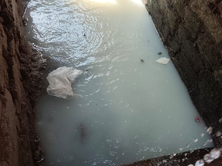 Lucknow Hazratganj Paneer Factory Protest | Sewer Blockage Row