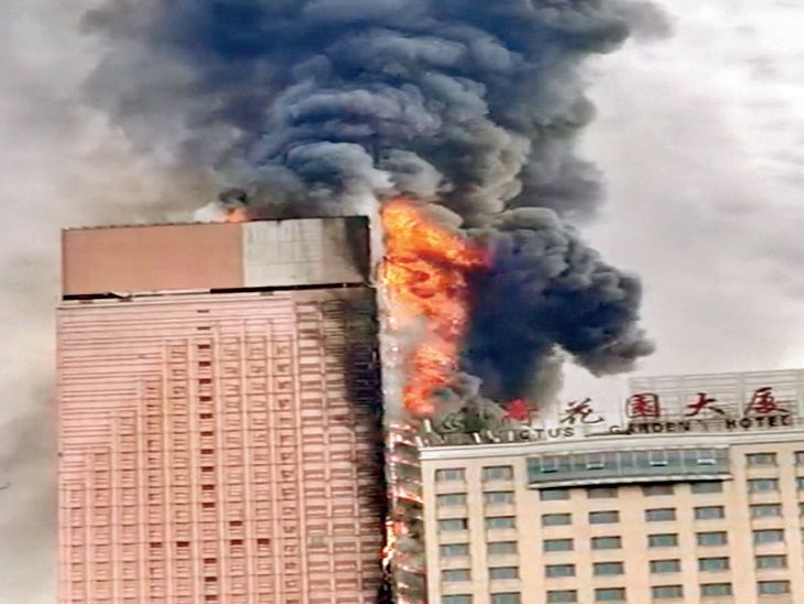 Massive fire at China Telecom office | चीन: चायना टेलिकॉम कार्यालयात ...