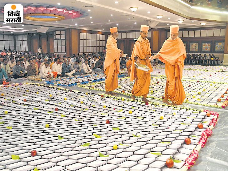 Mass Chopdi Pooja at Swaminarayan Temple