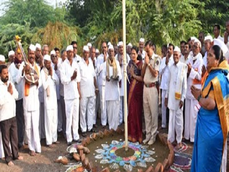Unveiling of Khandoba Mhalsa plaque at the main square of Nevasa Budruk ...