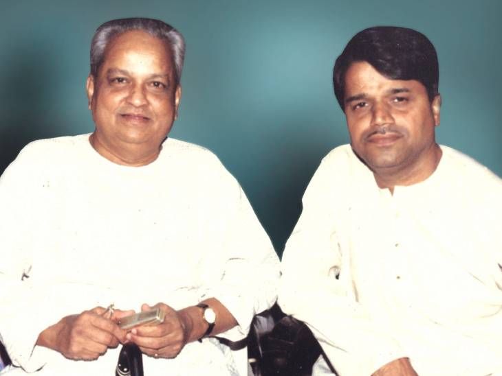 Divya Marathi Rasik Special Sadar Likhan Dr. Raja Kale on Pandit Kumar ...