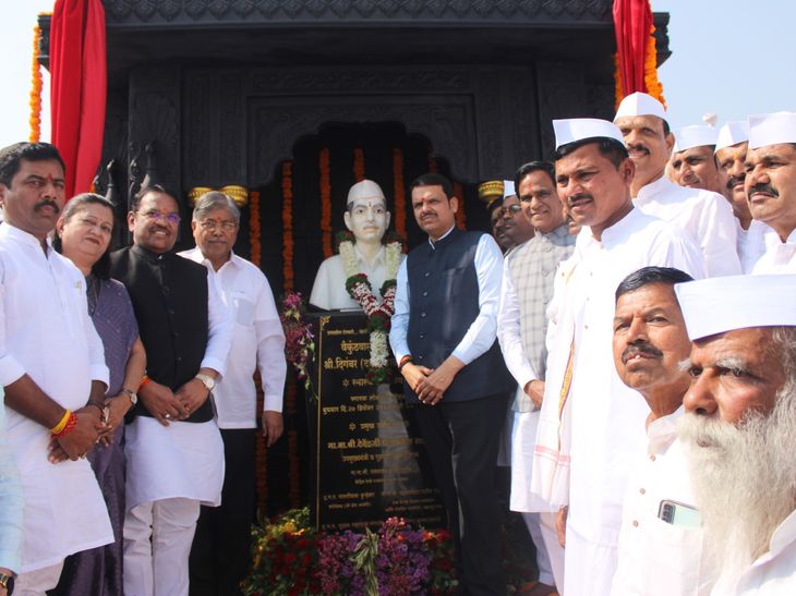 Fadnavis himself. Inauguration of Dingbar Baloba Bhegde Memorial ...