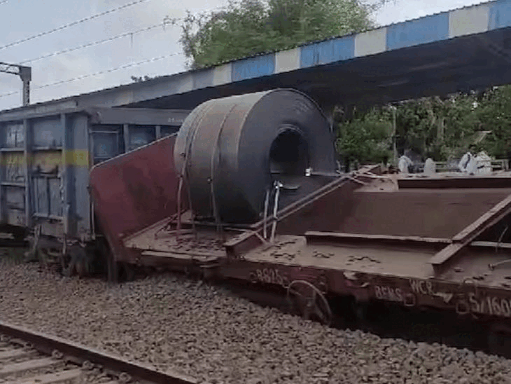 A freight train carrying steel coil derailed at Palghar railway station
