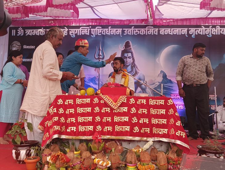 The mortal, mother’s Shivling bears fruit quickly – Shastri Janak Joshi, Om Namah Shivay chants in Shastri Nagar | पार्थिव, मातेचे शिवलिंग जलद फळ देणारे- शास्त्री जनक जोशी: शास्त्रीनगरात ओम नमः शिवायचा गजर – Akola News