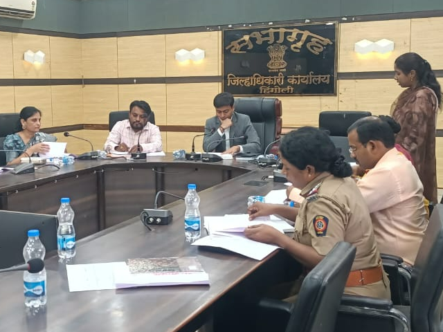 सरकारी वसतिगृहात महिला विद्यार्थ्यांचे समुपदेशन | सरकारी वसतिगृहातील समुपदेशन: जिल्हाधिकारी अभिनव गोयल यांच्या प्रशासनाची नोटीस – हिंगोली न्यूज