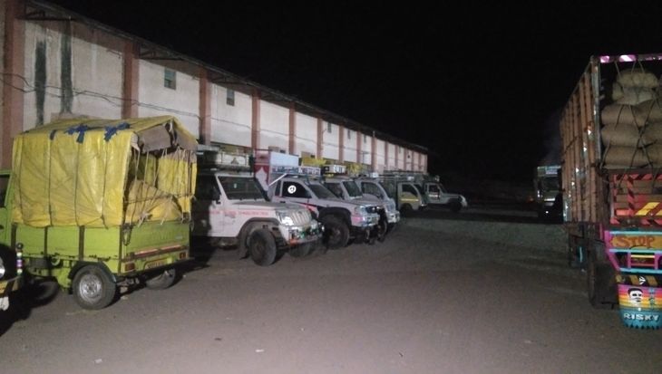 धामणगावात सोयाबीन विक्रीस आलेली वाहने जागेवरच उभी:  शासकीय खरेदी बंद झाल्यामुळे शेतकरी झाले आक्रमक – Amravati News