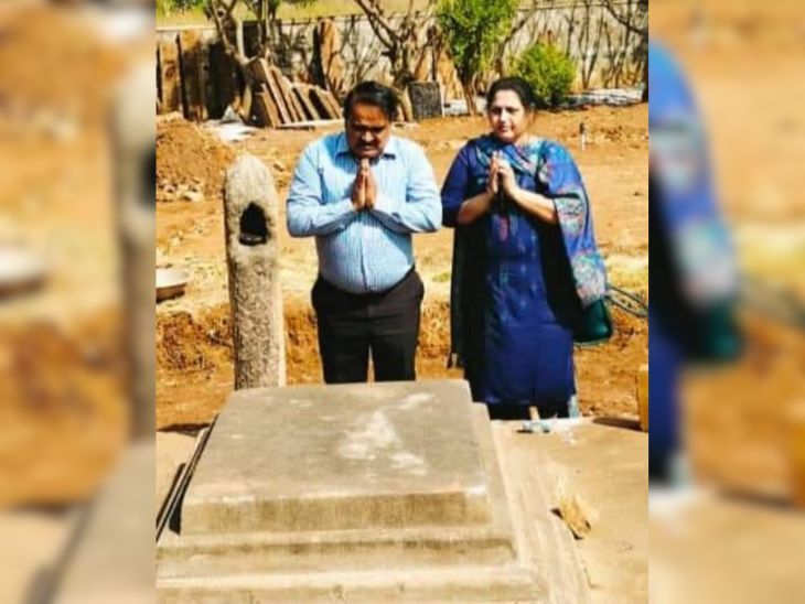 शहाजीराजांनाच विसरलेला स्वार्थी महाराष्ट्र!: महापित्याच्या समाधीवर गंजलेल्या पत्र्याचे सुद्धा छप्पर नाही, लेखक विश्वास पाटलांनी व्यक्त केली खंत – Mumbai News शहाजीराजांनाच विसरलेला स्वार्थी महाराष्ट्र!: महापित्याच्या समाधीवर गंजलेल्या पत्र्याचे सुद्धा छप्पर नाही, लेखक विश्वास पाटलांनी व्यक्त केली खंत – Mumbai News
