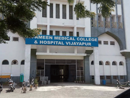 कर्नाटकात काश्मिरी MBBS विद्यार्थ्याची रॅगिंग करून मारहाण: CM अब्दुल्लांनी सिद्धरामय्यांना पत्र लिहिले; आरोपी विद्यार्थ्यांवर कारवाईची मागणी कर्नाटकात काश्मिरी MBBS विद्यार्थ्याची रॅगिंग करून मारहाण: CM अब्दुल्लांनी सिद्धरामय्यांना पत्र लिहिले; आरोपी विद्यार्थ्यांवर कारवाईची मागणी
