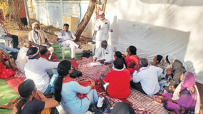 फॉरेस्ट वेट्स अ‍ॅक्टची अंमलबजावणी; वन मालकांकडून निषेध | वन हक्क कायदा अंमलबजावणी: गोयारा धारकांचे आंदोलन – अमरावती बातम्या