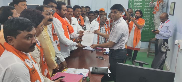 अकोट येथे अपघात रोखण्यासाठी उपाय न केल्यास तीव्र आंदोलन:  कायदा हाती घेण्याचा शिवसेनेचा इशारा; आरडीसींना निवेदन – Akola News