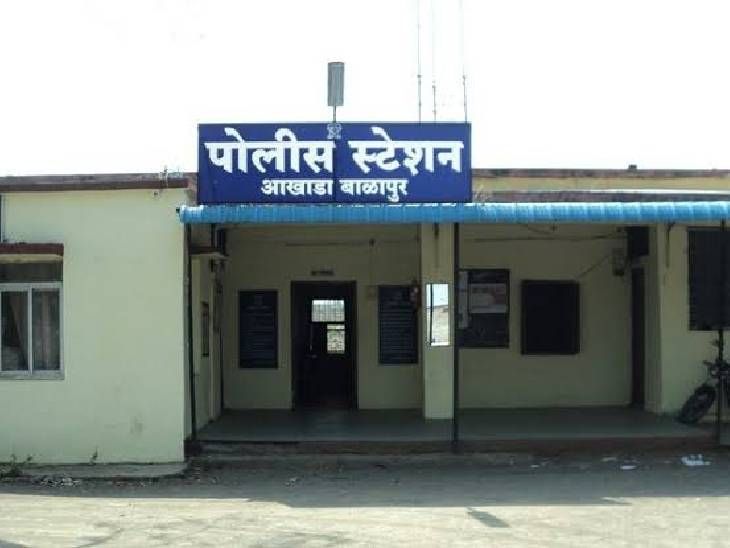 आखाडा बाळापूरात दोन गटात दगडफेकीने राडा:  पोलिस दाखल झाल्याने परिस्थिती नियंत्रणात, अफवा परविणाऱ्यांवर कारवाईचा इशारा – Hingoli News