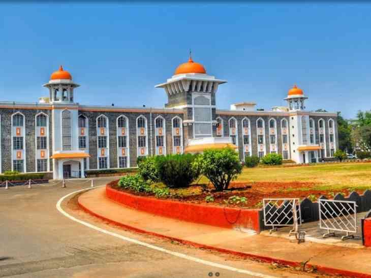 कोणत्याही परिस्थितीत शिवाजी विद्यापीठाचे नामांतर होऊ देणार नाही: 2019 मध्ये असा प्रस्ताव आला होता तेव्हा नमते घ्यावे लागले आताही नमते घ्यावे लागेल- शिवप्रेमी – Kolhapur News कोणत्याही परिस्थितीत शिवाजी विद्यापीठाचे नामांतर होऊ देणार नाही: 2019 मध्ये असा प्रस्ताव आला होता तेव्हा नमते घ्यावे लागले आताही नमते घ्यावे लागेल- शिवप्रेमी – Kolhapur News