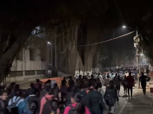 पुण्यात पोलिस भरती दरम्यान चेंगराचेंगरी सदृश्य स्थिती:  गेट तुटला अन् महिला उमेदवारांची उडाली झुंबड, व्हिडिओ व्हायरल – Pune News