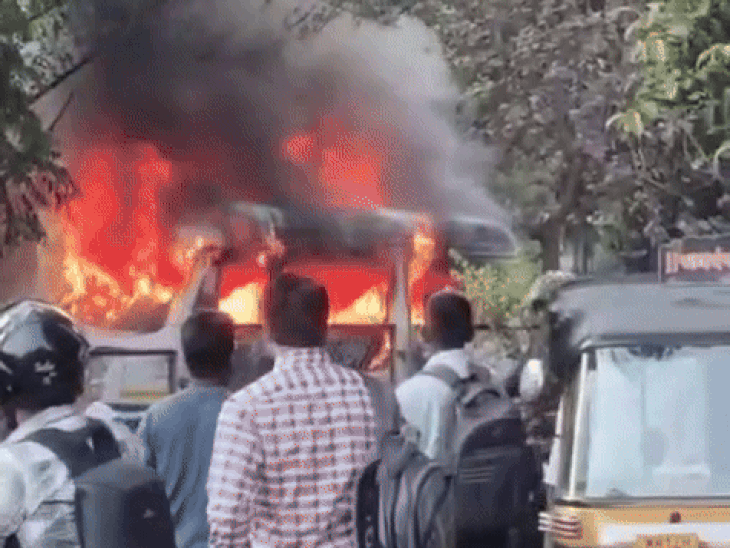 Pune Hinjawadi Fire Accident News Four Die In Fire Accident Injured |  हिंजवडी परिसरात मिनी बसला आग: 4 कामगारांचा जागीच होरपळून मृत्यू, दोघे गंभीर  भाजले; बसमधून एकूण 12 ...