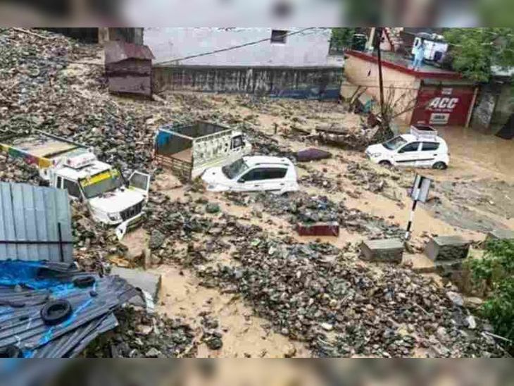 Landslides due to heavy rains in Sikkim; Over a thousand tourists ...