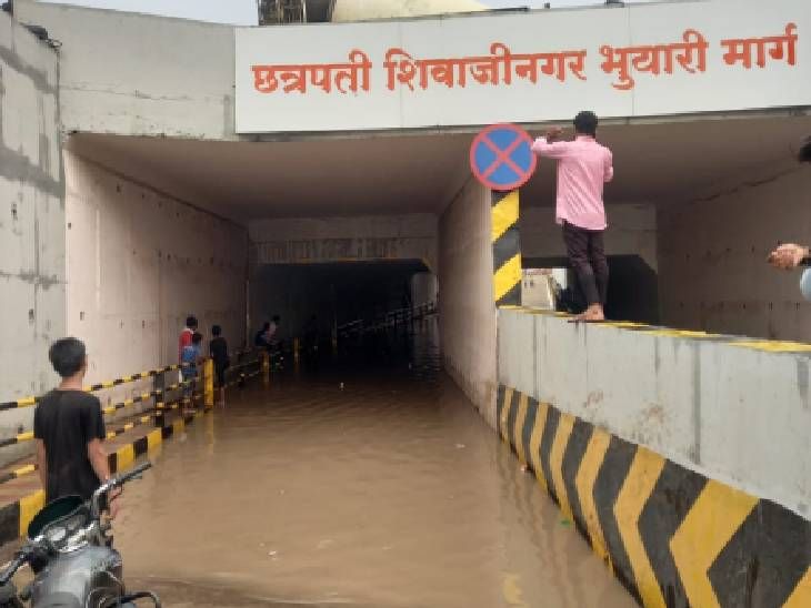 शिवाजी नगर भुयारी मार्ग पहिल्याच पावसात बंद: तडे गेलेल्या भिंतीतून येतेय पाणी, कामाच्या गुणवत्तेवर प्रश्नचिन्ह – Chhatrapati Sambhajinagar News शिवाजी नगर भुयारी मार्ग पहिल्याच पावसात बंद: तडे गेलेल्या भिंतीतून येतेय पाणी, कामाच्या गुणवत्तेवर प्रश्नचिन्ह – Chhatrapati Sambhajinagar News