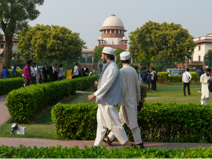वक्फ कायदा- सुनावणी पूर्ण, सर्वोच्च न्यायालयाने निर्णय राखून ठेवला:  सिब्बल म्हणाले- 200 वर्षे जुनी स्मशानभूमीही हिसकावली जाईल, सरकार आपल्या चुकीचा फायदा घेऊ शकत नाही