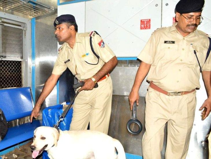 नागपुरातील सीजीओ कॉम्प्लेक्सला बॉम्बची धमकी: इमारत रिकामी करून बॉम्ब शोध पथकाकडून तपासणी, काहीही सापडले नाही – Nagpur News नागपुरातील सीजीओ कॉम्प्लेक्सला बॉम्बची धमकी: इमारत रिकामी करून बॉम्ब शोध पथकाकडून तपासणी, काहीही सापडले नाही – Nagpur News