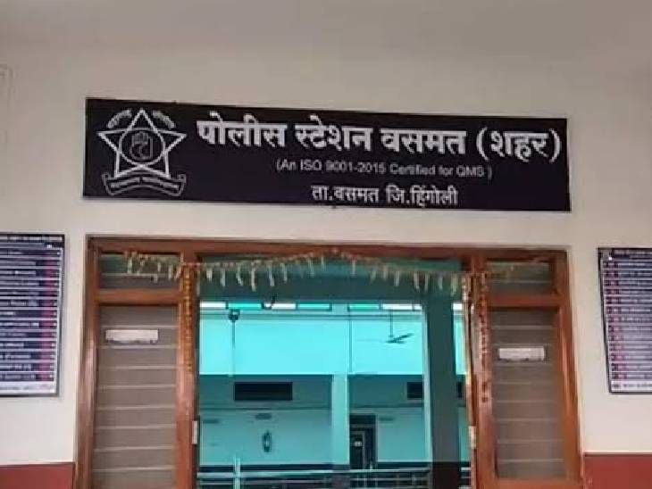सेवानिवृत्त मुख्याध्यापकाच्या खात्यातून 40 हजार रुपये काढले:  एटीएम कार्डची आदलाबदल करून चोरट्यांचा प्रताप, वसमत शहर पोलिसांत गुन्हा दाखल – Hingoli News