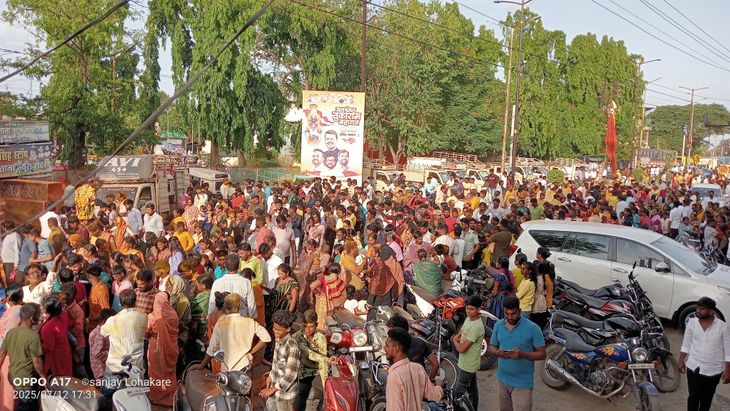 भंडाऱ्याची उधळण करत 6 तास चालला अकलाई देवीचा छबिना:  दोन दिवसांपासून सुरू असलेल्या अकलाई देवी यात्रेची सांगता‎ – Solapur News