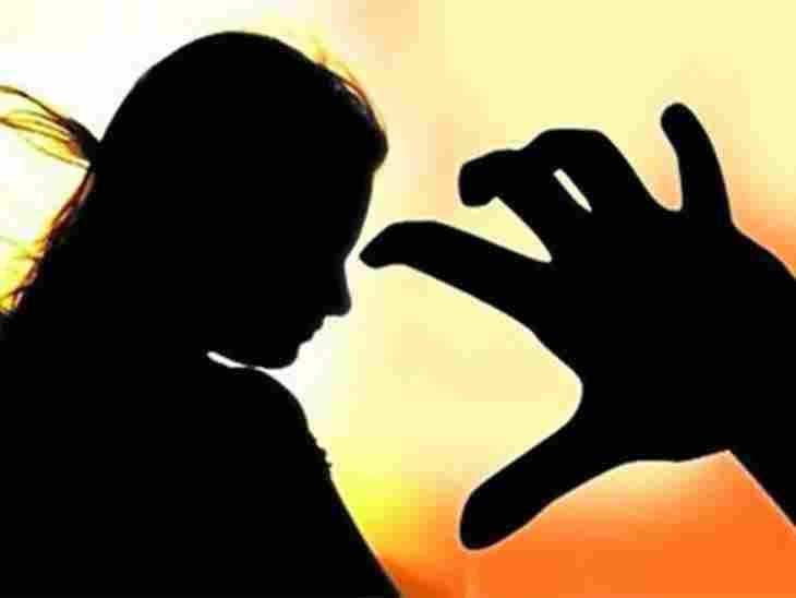 धक्कादायक:  आळंदीत अल्पवयीन मुलीचे अपहरण अन् बलात्कार; महिला कीर्तनकारासह 5 जणांवर गुन्हा – Pune News