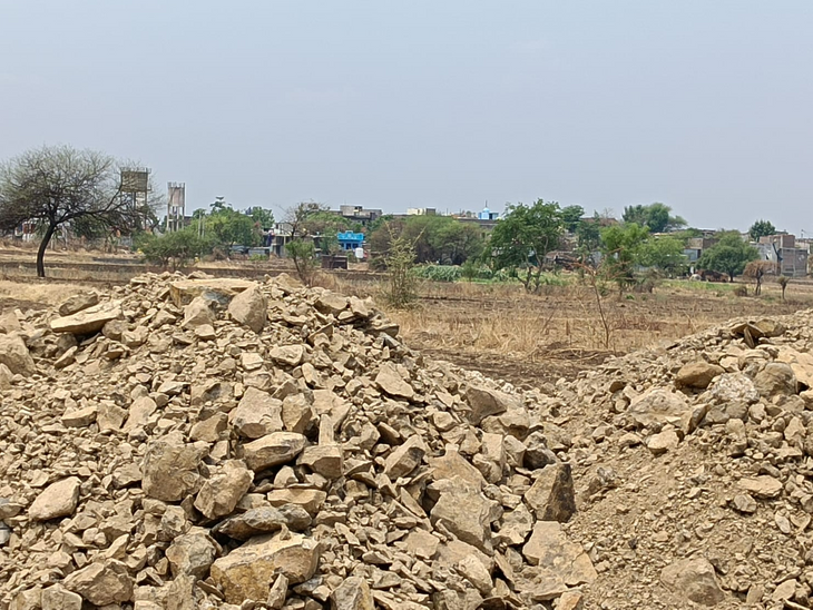 हिंगोलीतील पिंपळखुटा तलावाच्या कामात बेकायदेशीर ब्लास्टींग:  दोघांवर गुन्हा दाखल, 22 घरांचे 1 लाख रुपयांचे नुकसान – Hingoli News