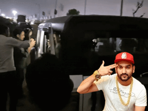 हरियाणात गायक फाजिलपुरियावर गोळीबार:  थारचा वेग वाढवत वाचवला जीव, 3 महिन्यांपूर्वी सुरक्षा काढून घेतली होती