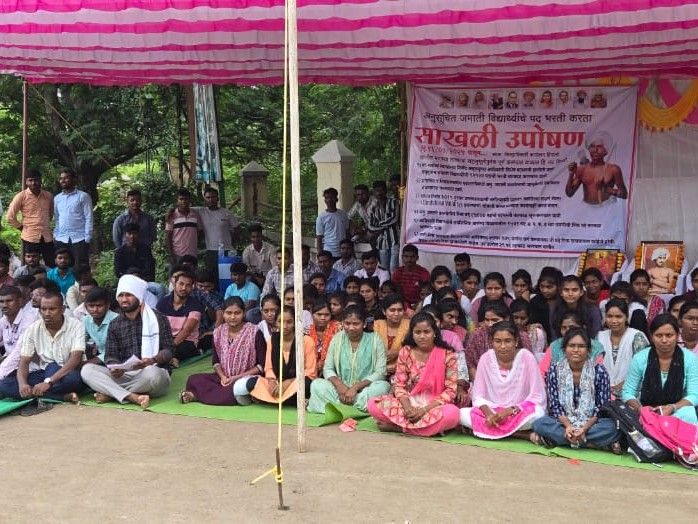 अनुसूचित जमातीच्या ८५ हजार रिक्त जागा भरा:  हिंगोलीत विद्यार्थ्यांचे साखळी उपोषण, मागण्या मान्य होईपर्यंत आंदोलन सुरू ठेवण्याचा निर्धार – Hingoli News