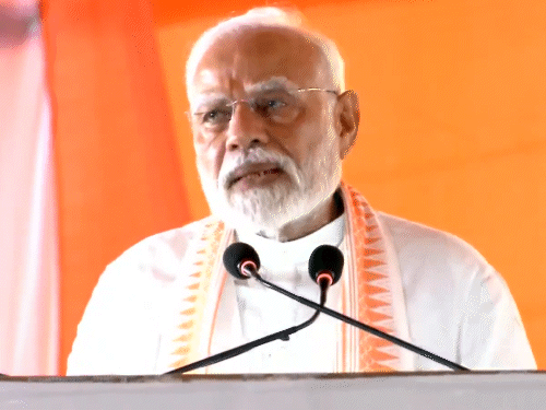 मोदी बंगालमध्ये म्हणाले- घुसखोरांवर कारवाई केली जाईल:  भाजप कोणताही कट यशस्वी होऊ देणार नाही, ही मोदींची हमी