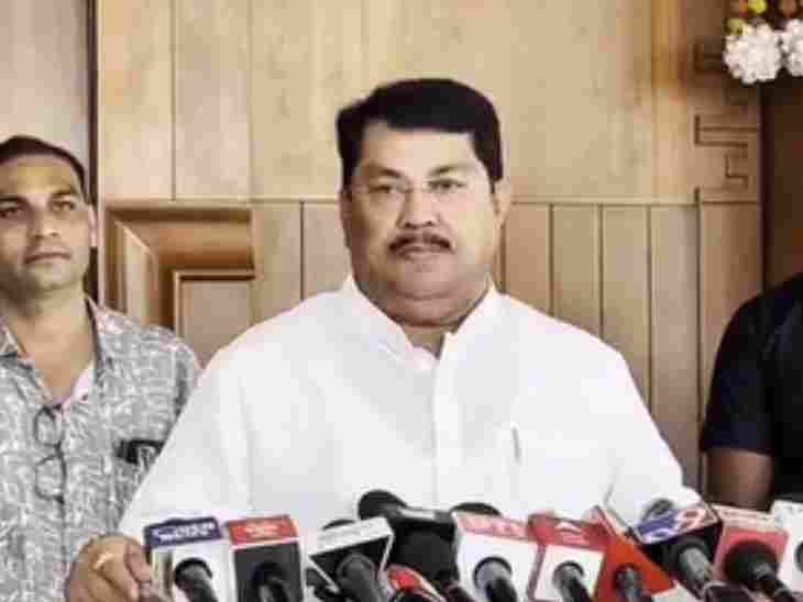 रम्मी खेळणाऱ्या कृषीमंत्र्यांचा राजीनामा घ्या!:  शेतकऱ्यांच्या आत्महत्या सरकारला दिसत नाहीत, विजय वडेट्टीवारांचा सरकारवर घणाघात – Mumbai News