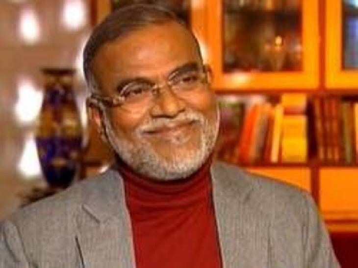 कोवळ्या वयात 3 भाषा शिकवणे हा अत्याचार:  डॉक्टर नरेंद्र जाधव यांचे मत; महायुती सरकार मराठी Vs हिंदी वादावर सपशेल माघार घेण्याचे संकेत – Mumbai News