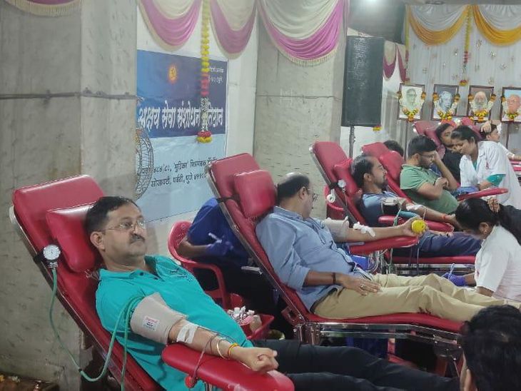 रज्जूभय्या यांच्या स्मृतिदिनानिमित्त कौशिक आश्रमात रक्तदान शिबिर:  384 जणांनी केले रक्तदान, सचिन कदम यांचे 83 वे रक्तदान – Pune News
