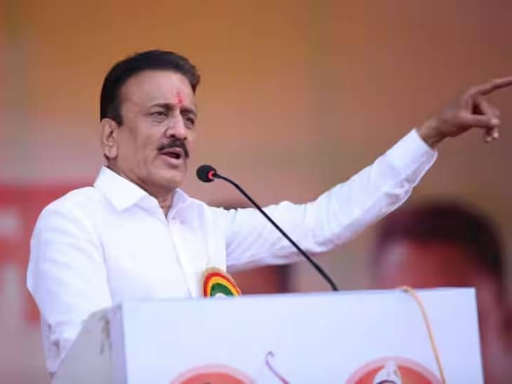 एकनाथ खडसेंना ट्रॅपची माहिती होती तर जावयांना अलर्ट करायचे ना:  काही झाले की हे दुसऱ्यावर ढकलतात- गिरीश महाजन – Mumbai News
