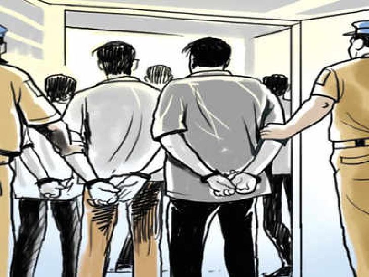 साताऱ्यात गुन्हेगारी टोळीचा पर्दाफाश:  दरोडा, चेन स्नॅचिंगसह 23 गंभीर गुन्हे उघडकीस, दोन सराफांसह चौघांना अटक – Kolhapur News