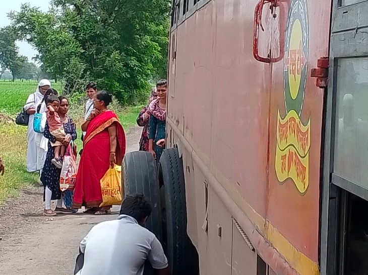 अमरावतीत 18 वर्षीय तरुणाच्या सतर्कतेमुळे वाचले प्राण:  एसटी बसचे टायर निखळताना पाहून प्रणवने थांबवली गाडी, 45 प्रवाशांचा वाचला जीव – Amravati News