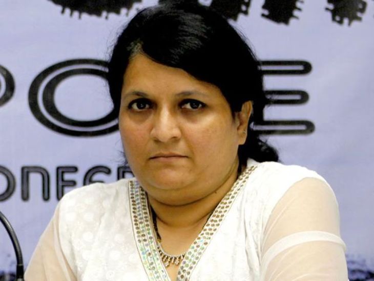 अंजली दमानियांना शिरपूर न्यायालयाचे वॉरंट:  23 सप्टेंबरला हजर राहण्याचे आदेश, एकनाथ खडसे मानहानी प्रकरण येणार अंगलट? – Dhule News