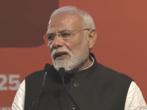 मोदी म्हणाले- ऑपरेशन सिंदूरमुळे पाकिस्तानने गुडघे टेकवले:  यामागे तंत्रज्ञानाची आणि मेक इन इंडियाची ताकद; 3 वंदे भारत गाड्यांना हिरवा झेंडा दाखवला