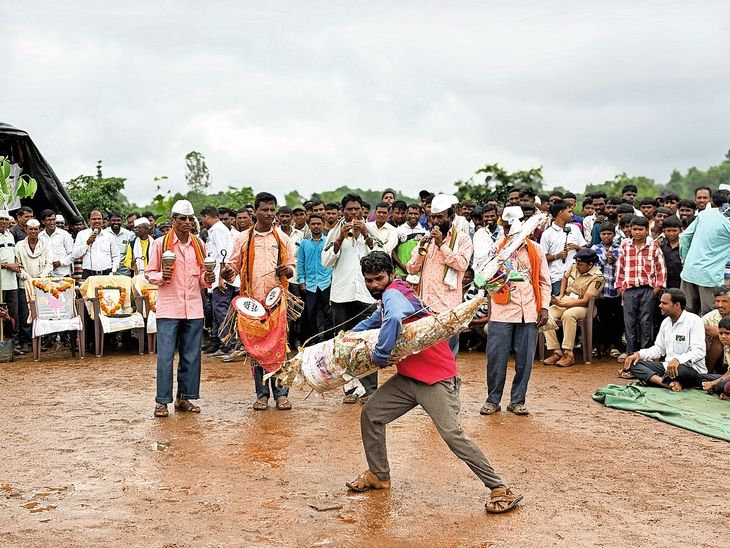 Presentation of tribal dance art through 21 dances at Bhivatas Festival ...