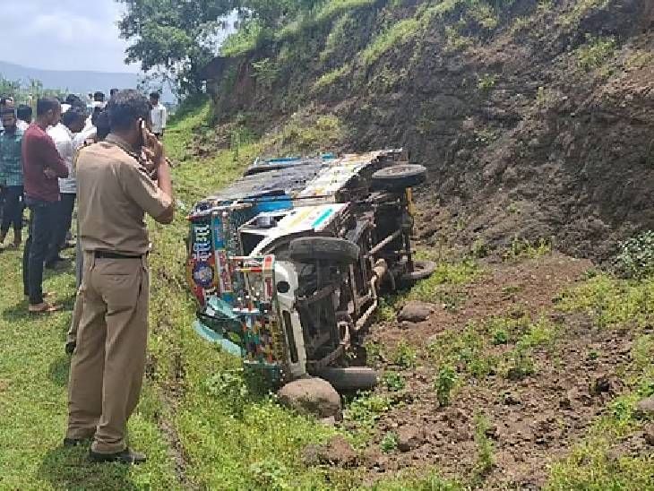 काळाचा घाला:  घाटात चढावर वेग मंदावून बंद पडल्याने व्हॅन थेट दरीमध्ये कोसळल्याचे निष्पन्न, पुणे जिल्ह्यात सोमवारी झाला होता 10 महिलांचा मृत्यू – Pune News
