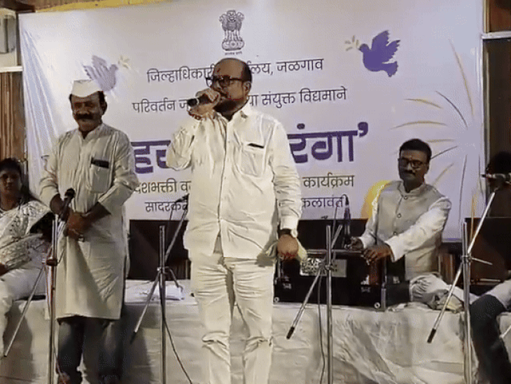 मंत्री गुलाबराव पाटील यांची सुरेल कला:  ‘दिल दिया है जान भी देंगे, ऐ वतन तेरे लिए’ हे गीत सादर करत जनतेला केले मंत्रमुग्ध; VIDEO – Jalgaon News
