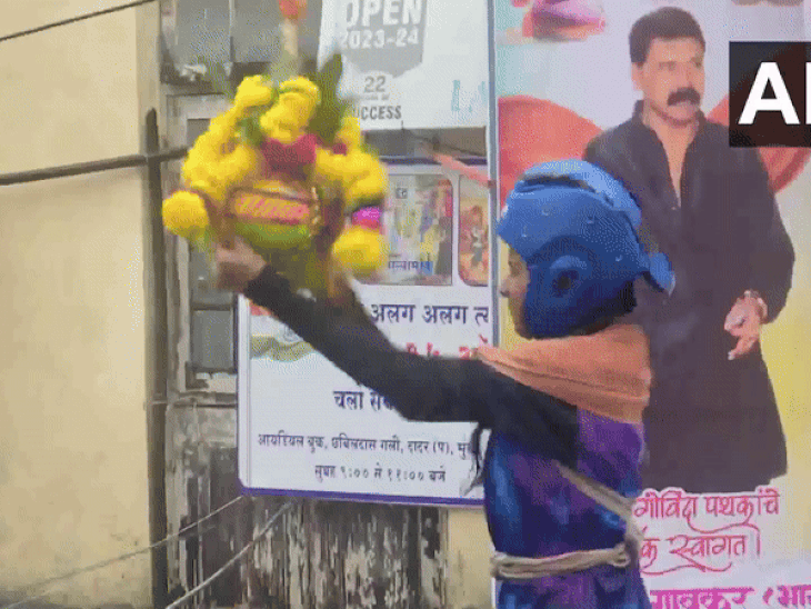 राज्यात दहीहंडीची धूम:  ‘मच गया शोर सारी नगरी रे’ म्हणत मुंबईसह संपूर्ण महाराष्ट्रात गोविंदा पथकाकडून ठिकठिकाणी सलामी – Mumbai News